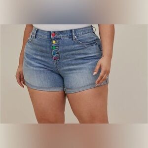 Women’s Torrid Rainbow Pride Exposed Button
Fly Cuffed Jean Shorts. Size 18